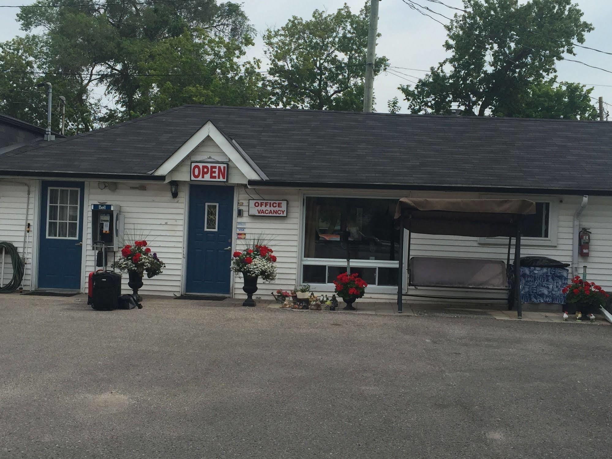 New Rockland Motel Bobcaygeon Exterior photo