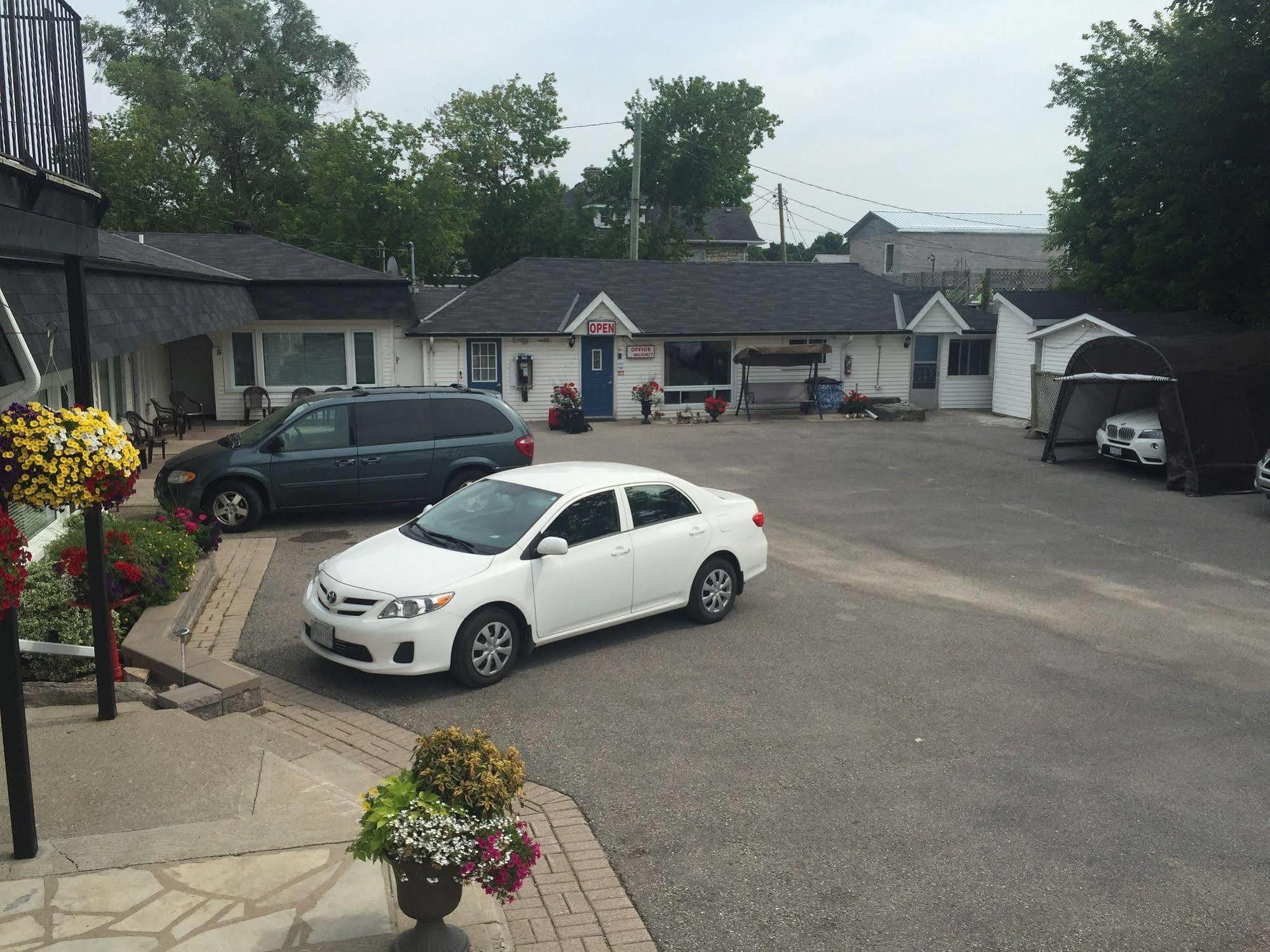 New Rockland Motel Bobcaygeon Exterior photo